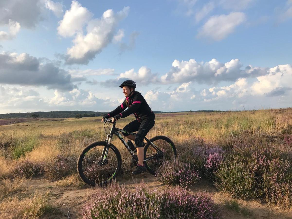 Chalet Op De Veluwe # Berk Putten Esterno foto